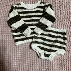 RYLEE + CRU GREEN & WHITE SWEATER W BLOOMERS/ SHORTS